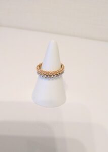 クレアアクセサリーのピンクゴールドとホワイトのリング